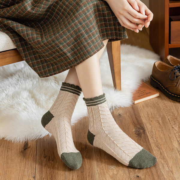 IVORY CABLE STYLE SOCKS