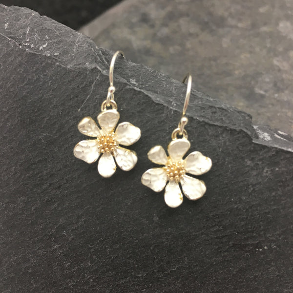 Silver Hammered White Daisy Flowers Earring