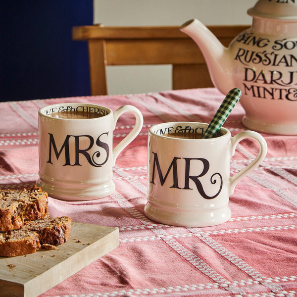 Black Toast Mr & Mrs Set of 2 1/2 Pint Mugs Boxed