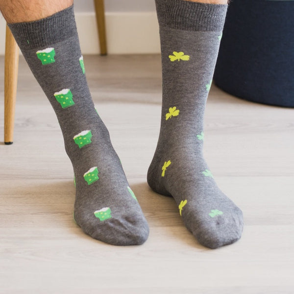 Green Beer & Shamrocks Mismatched Men's Socks